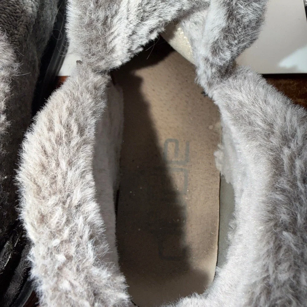 Hey Dude Denny Tweed Sleet Gray Women's Size 8 Fur Ankle Booties Boots Slip On - Picture 8 of 9